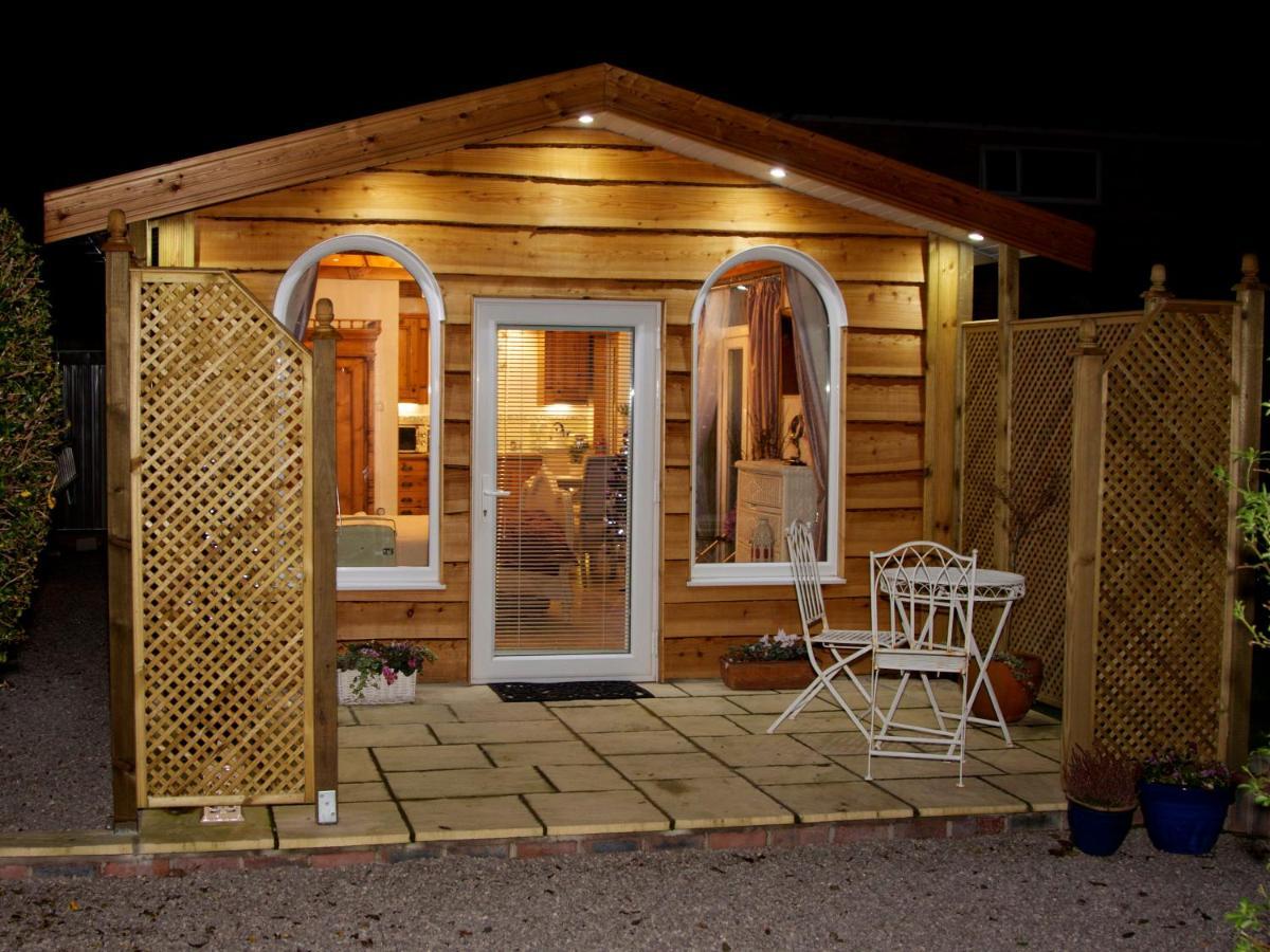 Formby Pinewood Studio Exterior foto