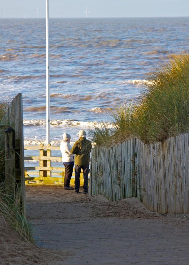 Formby Pinewood Studio Exterior foto